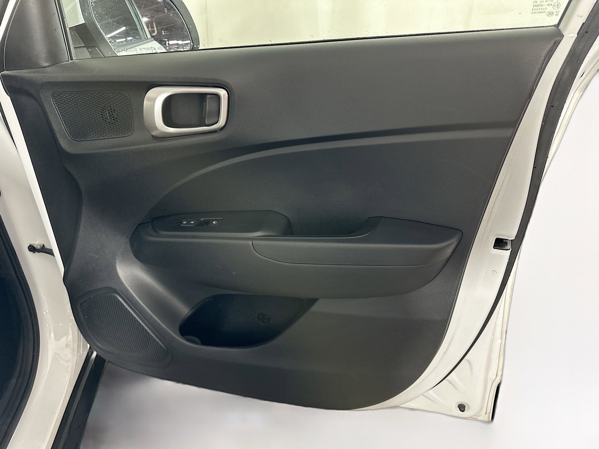 Used 2024 Hyundai Venue SEL image 32