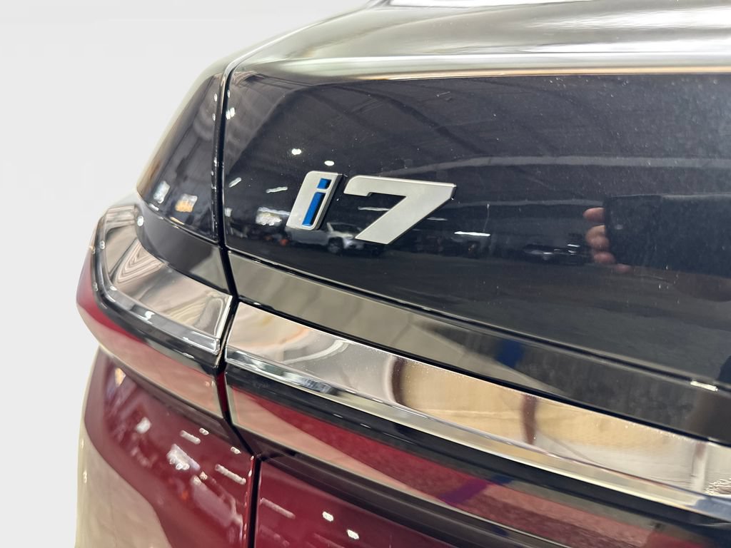 Used 2023 BMW i7 xDrive60 AWD/4WD image 23