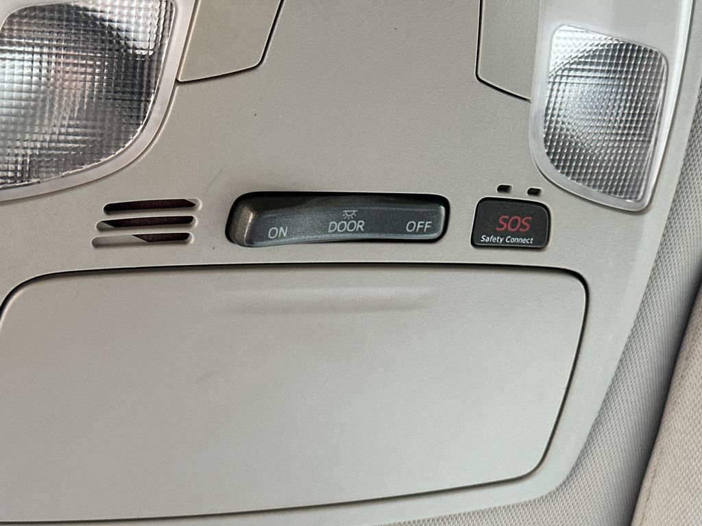 Used 2019 Toyota Sienna L FWD image 28