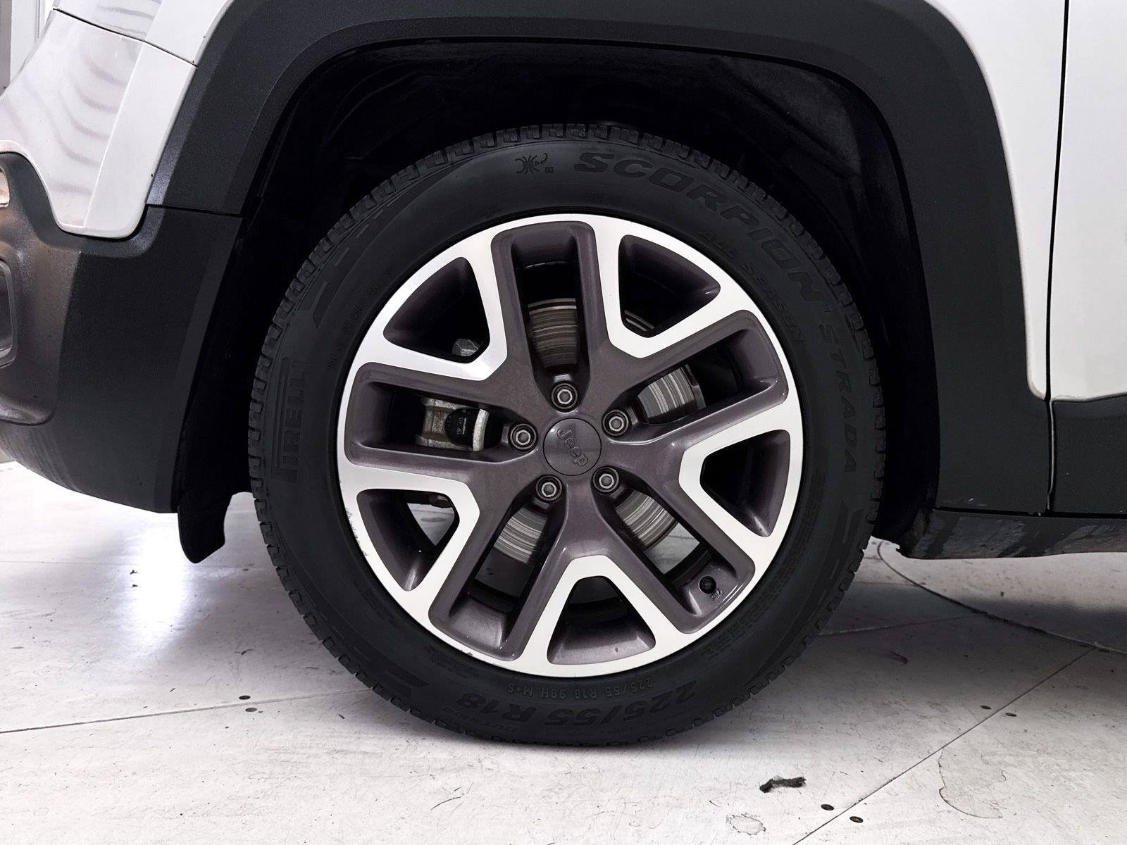 Used 2015 Jeep Renegade Latitude FWD image 12