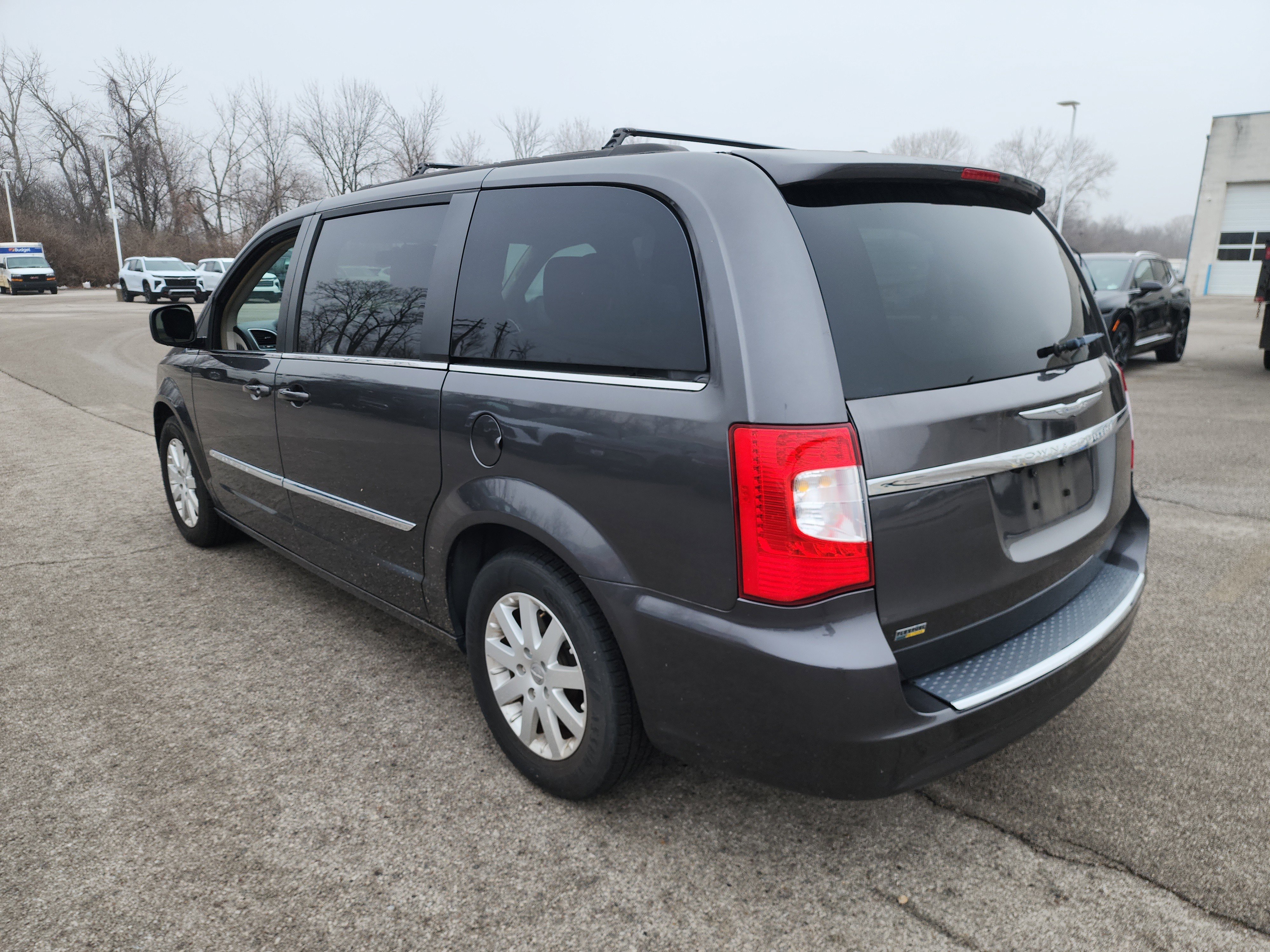 Used 2016 Chrysler Town & Country Touring image 5