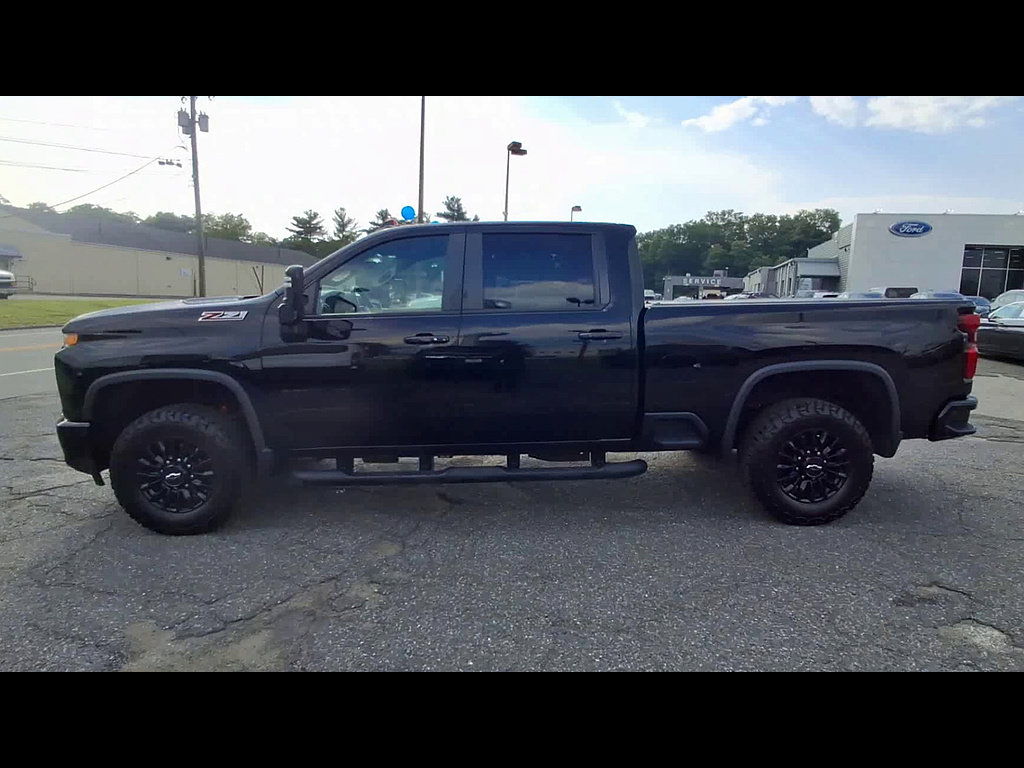 Used 2022 Chevrolet Silverado 2500 LT w/ Midnight Edition AWD/4WD image 5