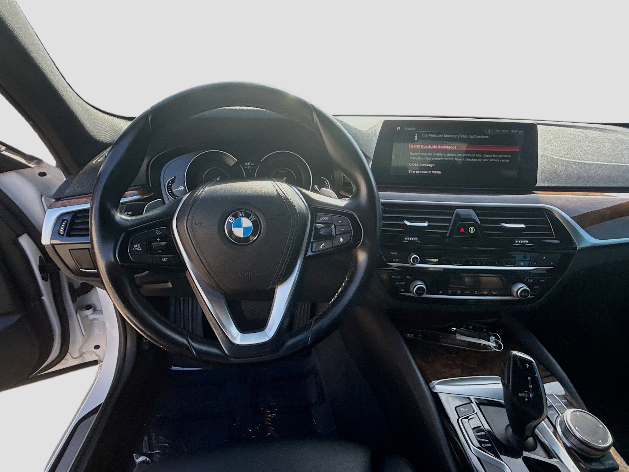 Used 2019 BMW 530e w/ Convenience Package RWD image 8