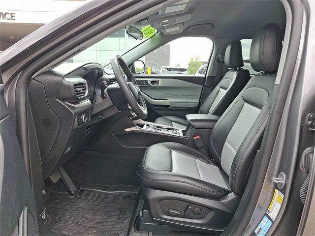 Used 2024 Ford Explorer XLT w/ Equipment Group 202A AWD/4WD image 13