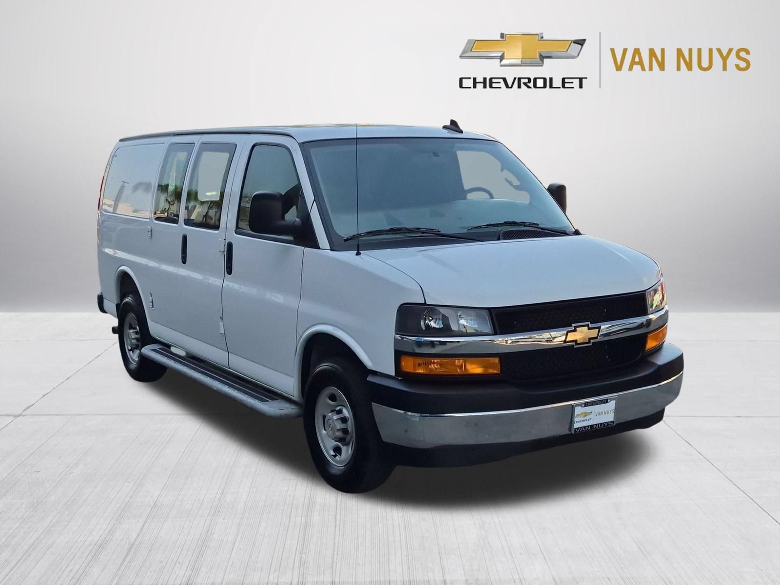 Used 2025 Chevrolet Express 2500 w/ Driver Convenience Package RWD image 3