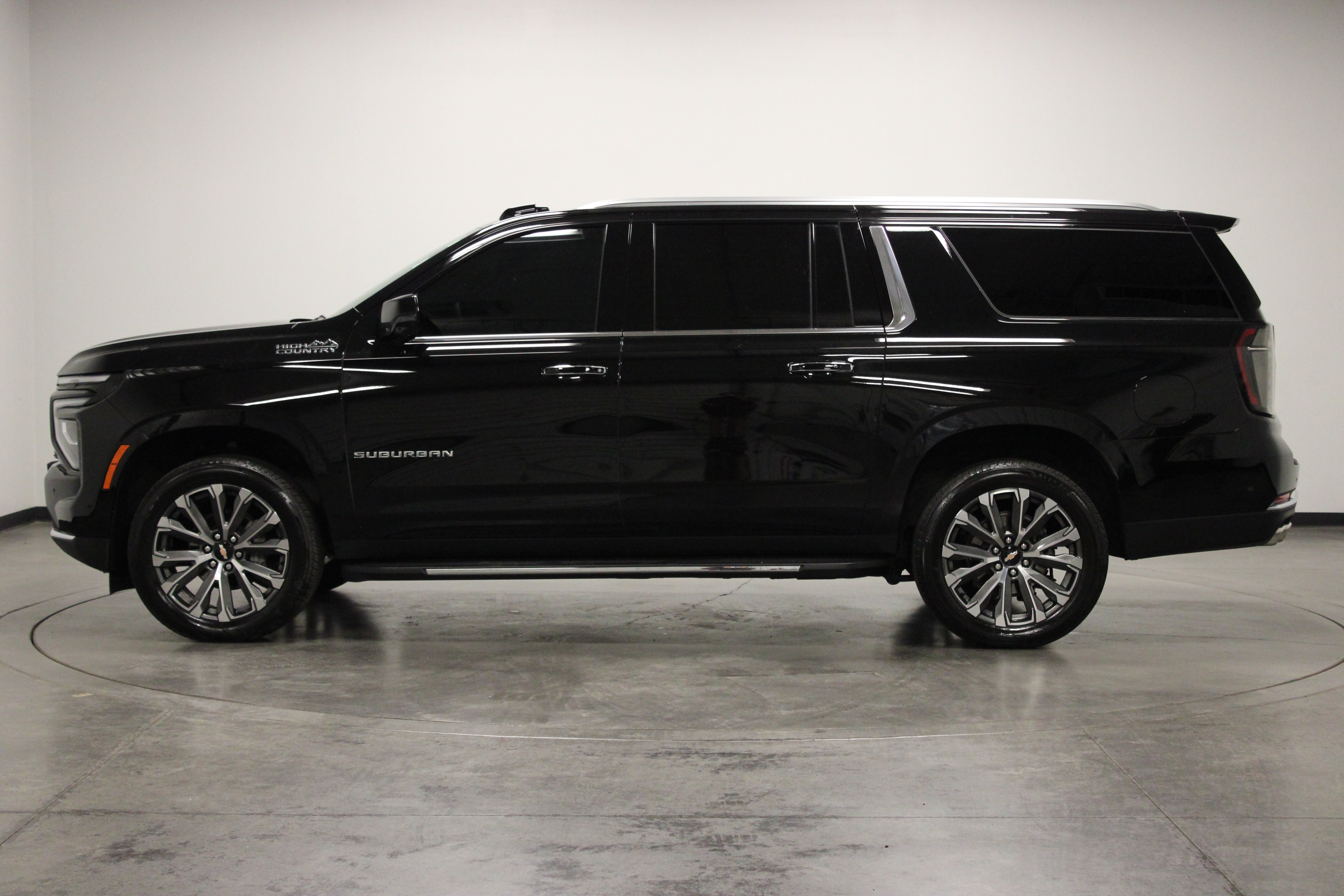 Used 2026 Chevrolet Suburban High Country w/ Sun And Tow Package AWD/4WD image 5