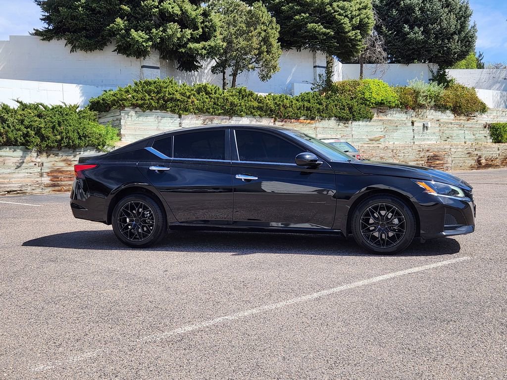 Used 2023 Nissan Altima 2.5 SV AWD/4WD image 4
