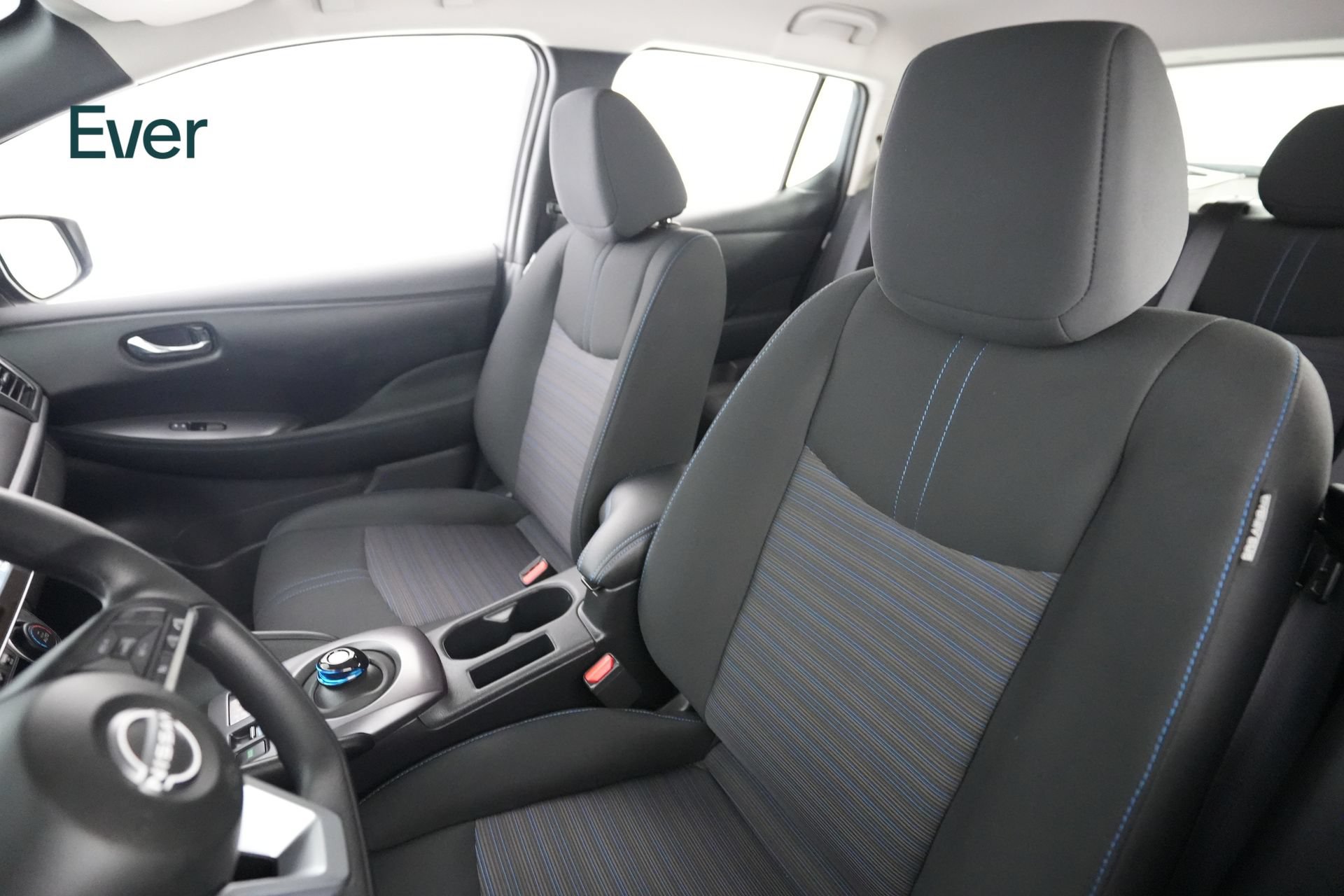Used 2025 Nissan Leaf S FWD image 4