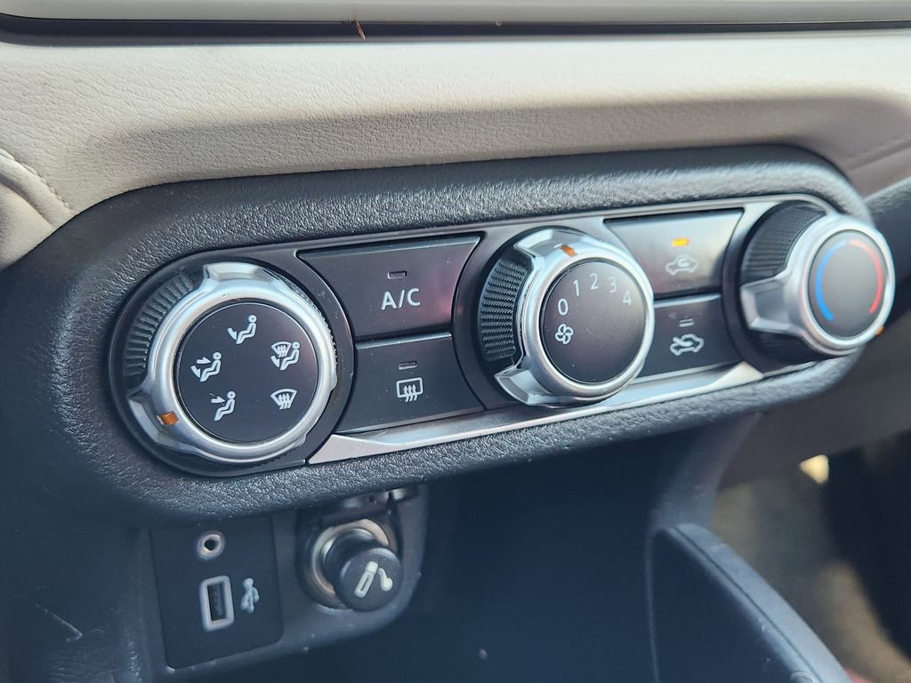 Used 2021 Nissan Versa SV image 17