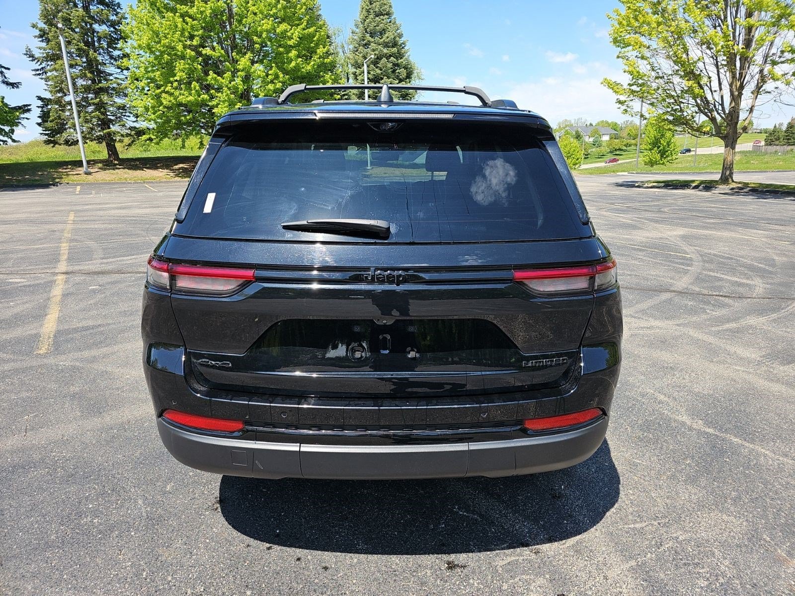 Used 2023 Jeep Grand Cherokee Limited w/ Luxury Tech Group II AWD/4WD image 5