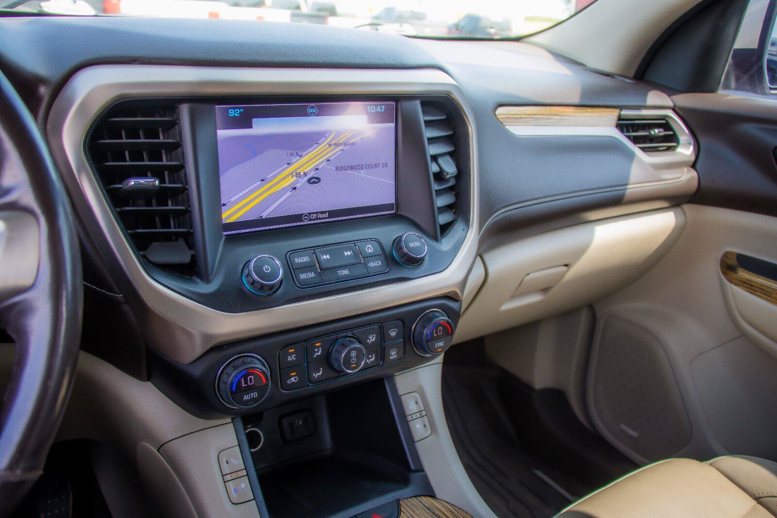 Used 2019 GMC Acadia Denali w/ Technology Package FWD image 17