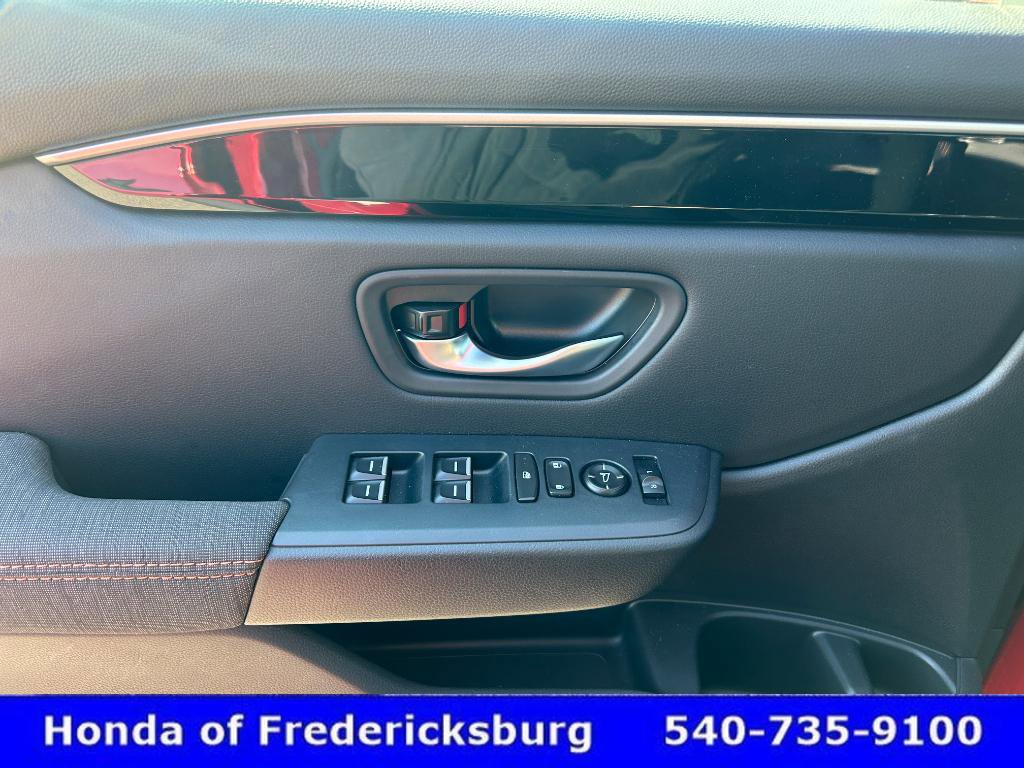 Used 2025 Honda Pilot Sport image 26