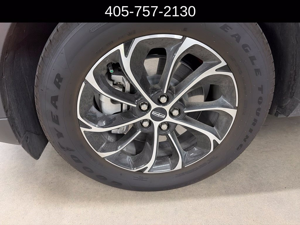 Used 2026 Lincoln Nautilus Premier AWD/4WD image 2
