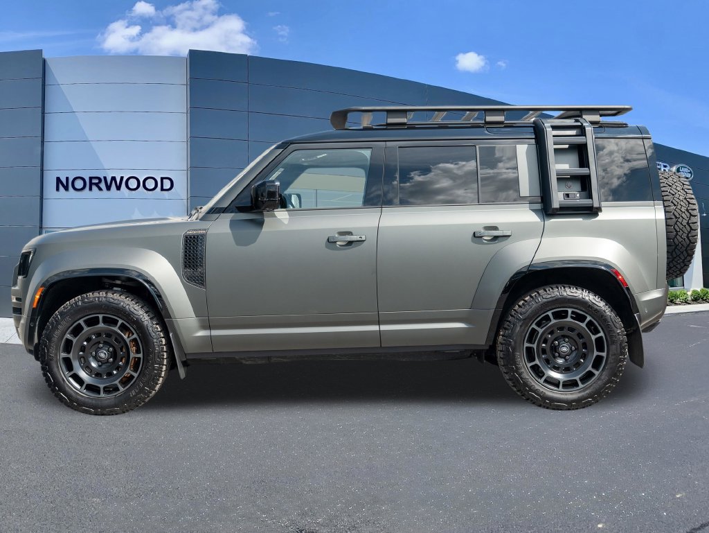 Used 2025 Land Rover Defender 110 AWD/4WD image 7