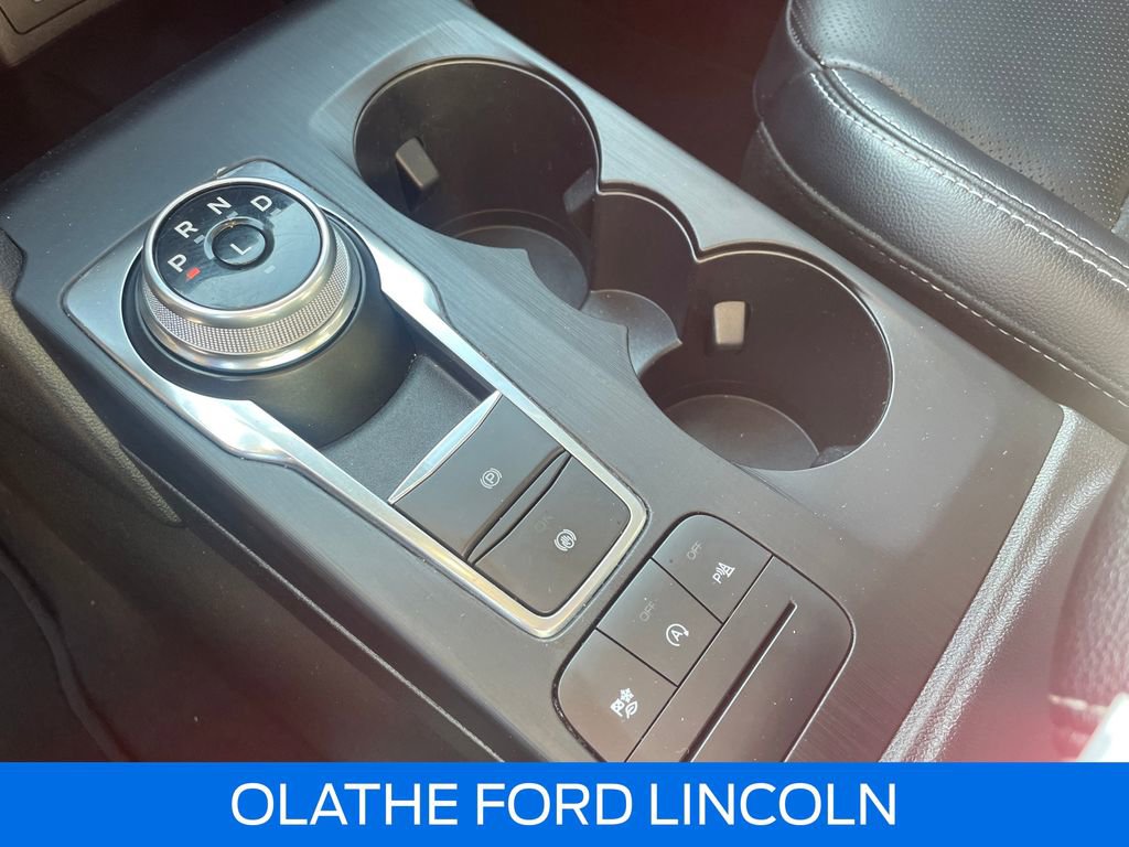 Used 2022 Ford Escape Titanium image 11