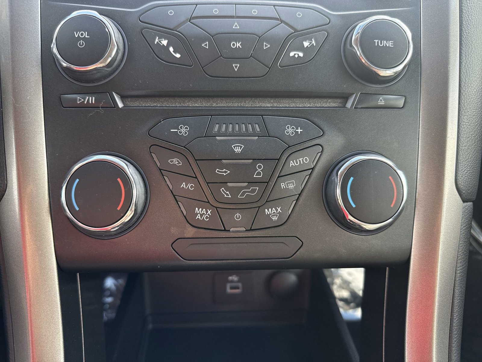 Used 2018 Ford Fusion S FWD image 19