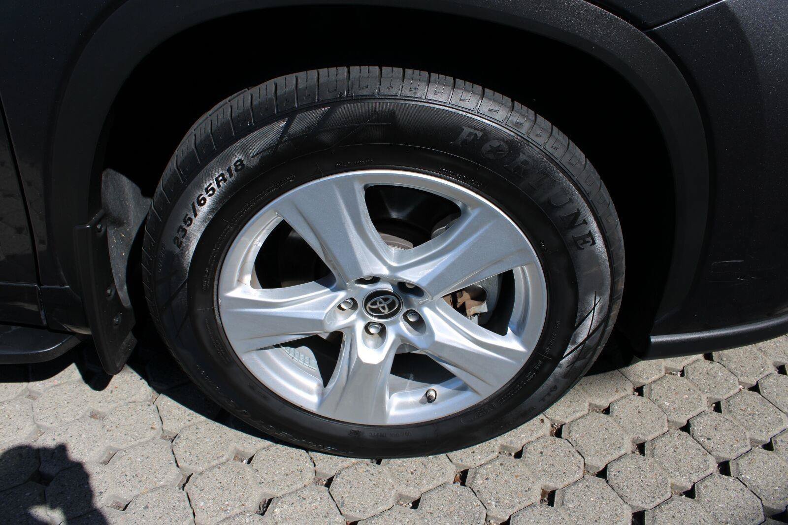 Used 2023 Toyota Highlander LE AWD/4WD image 13