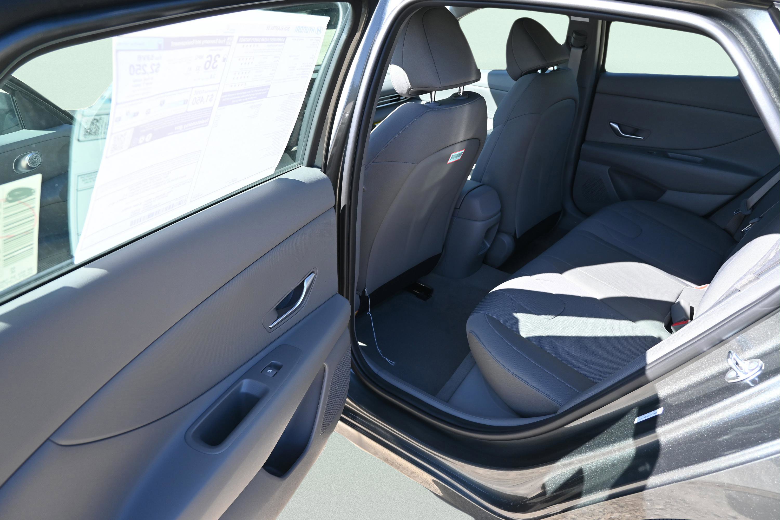 Certified 2025 Hyundai Elantra SE FWD image 11