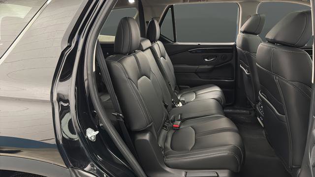 Used 2023 Honda Pilot Touring image 11