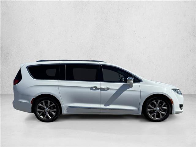 Used 2020 Chrysler Pacifica Limited w/ Tire & Wheel Group FWD video 3