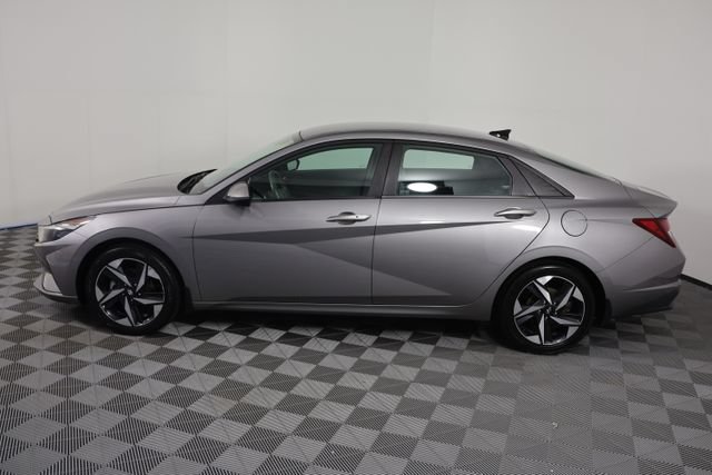 Used 2023 Hyundai Elantra SEL FWD image 5