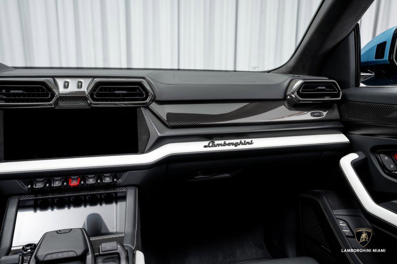 Used 2025 Lamborghini Urus SE image 37