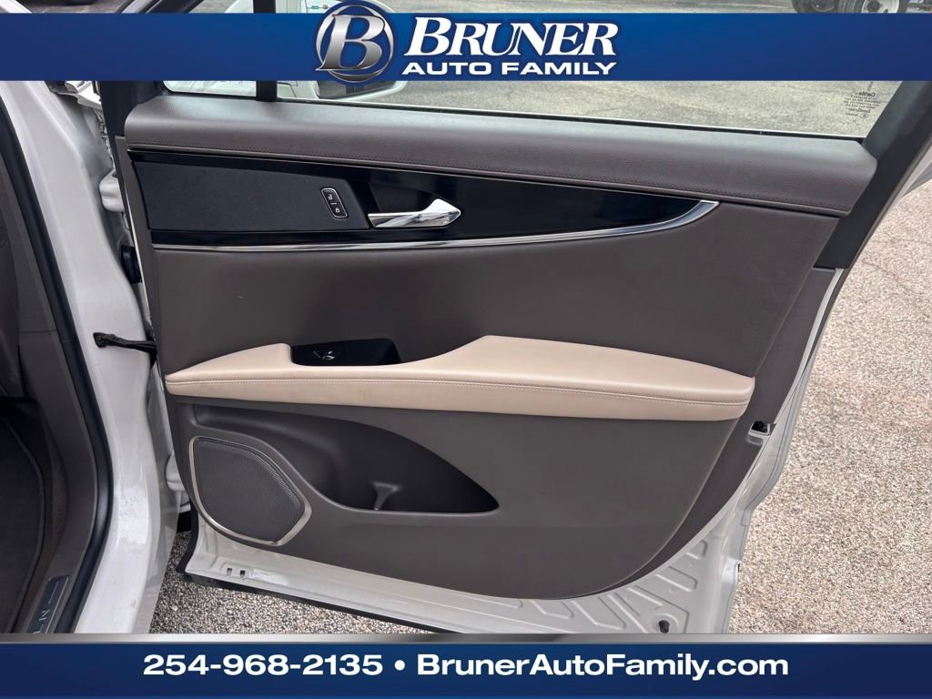 Used 2023 Lincoln Nautilus FWD w/ Premium Package image 15