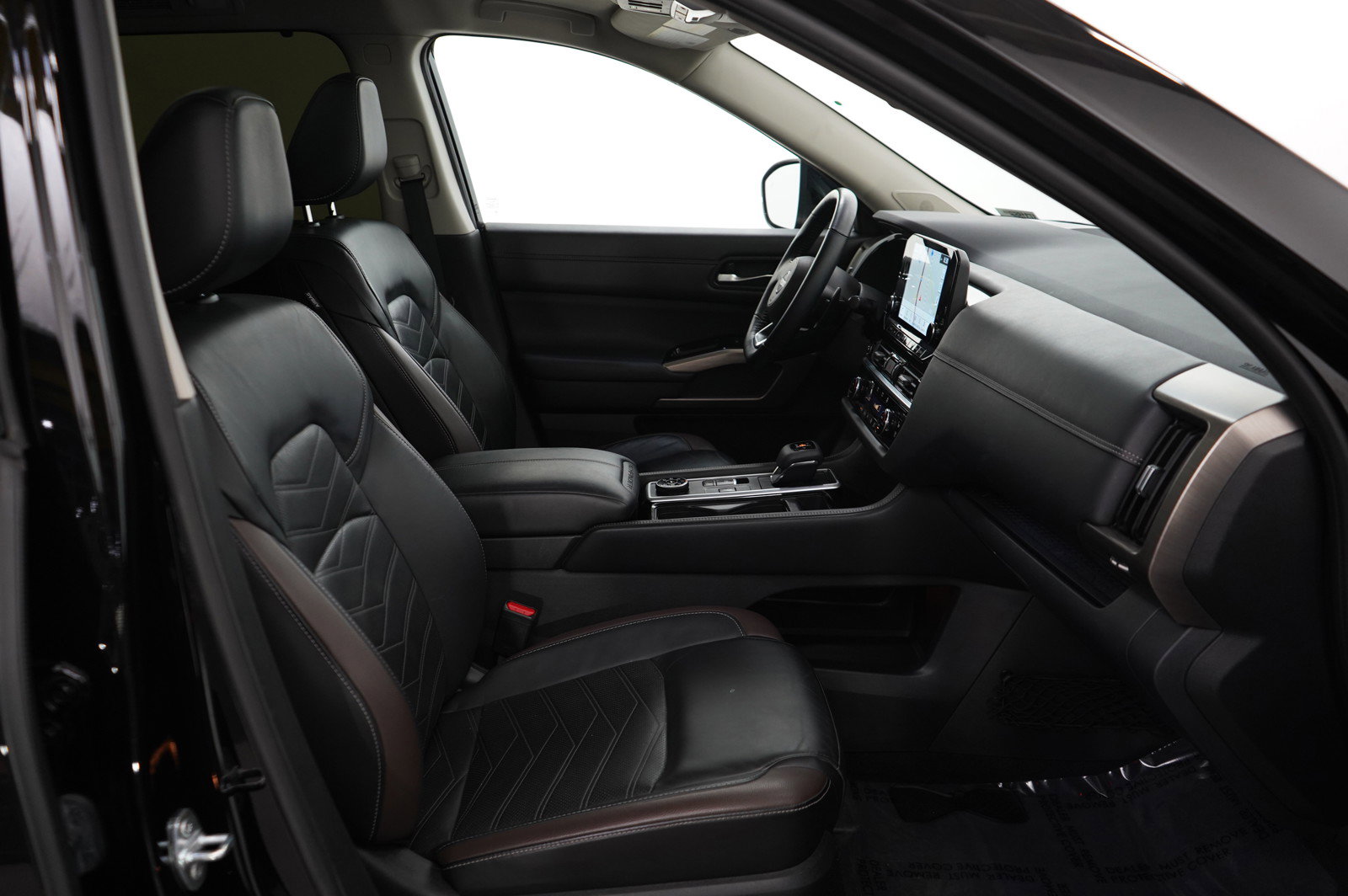 Used 2022 Nissan Pathfinder Platinum w/ Cargo Package image 10