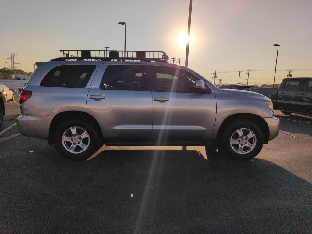 Used 2014 Toyota Sequoia SR5 w/ Premium Package AWD/4WD image 7