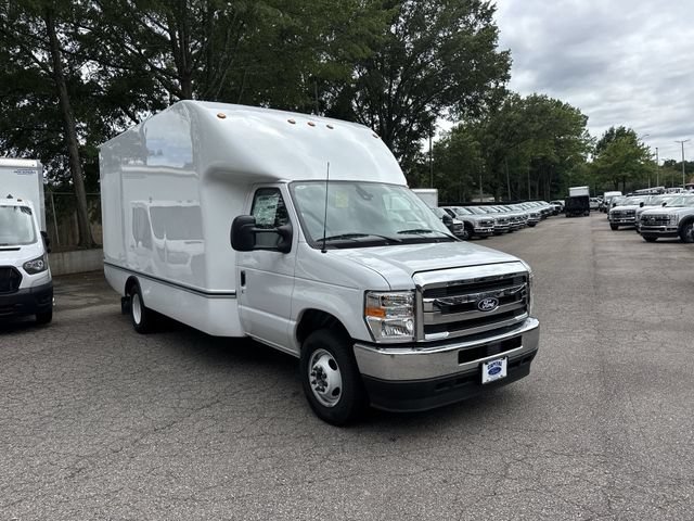 New 2027 Ford E-350 and Econoline 350 Super Duty w/ Power Equipment Group RWD image 2