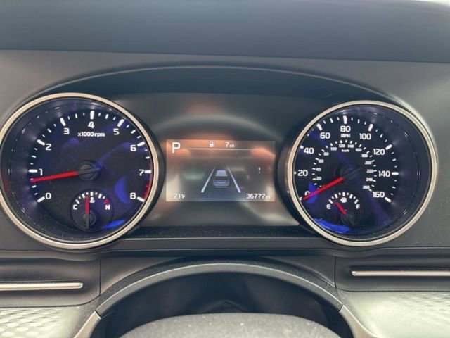 Used 2023 Kia Carnival LX image 12