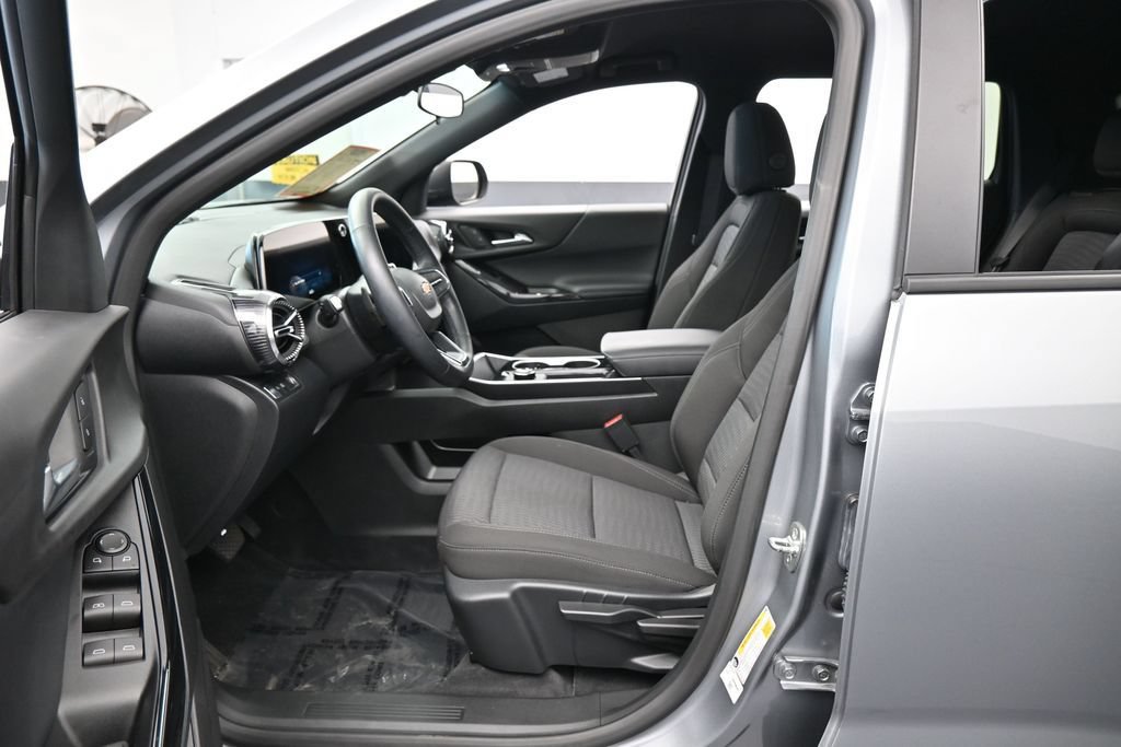 Used 2026 Chevrolet Equinox LT FWD image 11