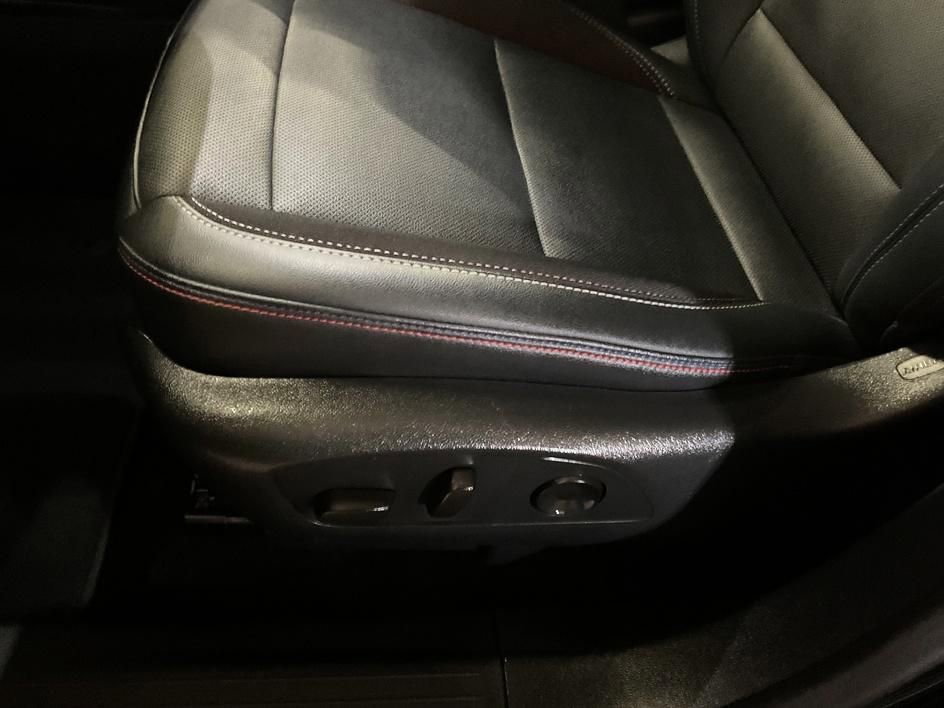 Used 2024 Chevrolet Equinox EV RS FWD image 17