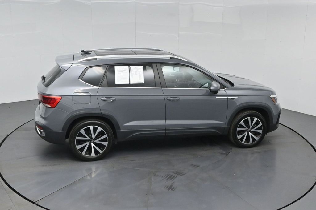 Used 2023 Volkswagen Taos SE w/ Panoramic Sunroof Package AWD/4WD image 24