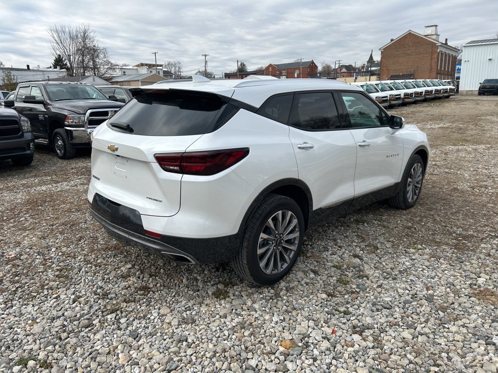 Used 2023 Chevrolet Blazer Premier image 3