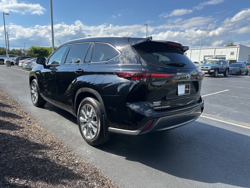 Certified 2025 Toyota Highlander Limited AWD/4WD image 5