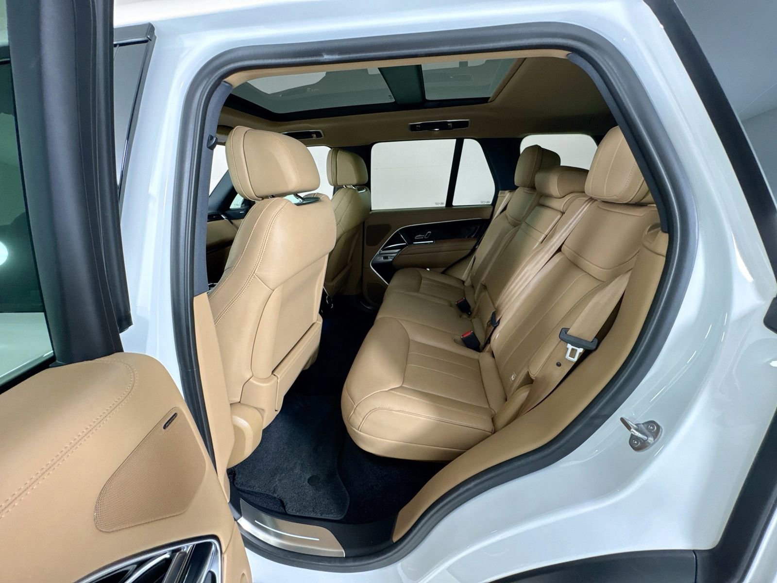 Used 2023 Land Rover Range Rover SE image 27