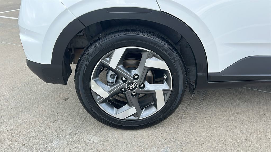 Certified 2025 Hyundai Venue SEL image 16
