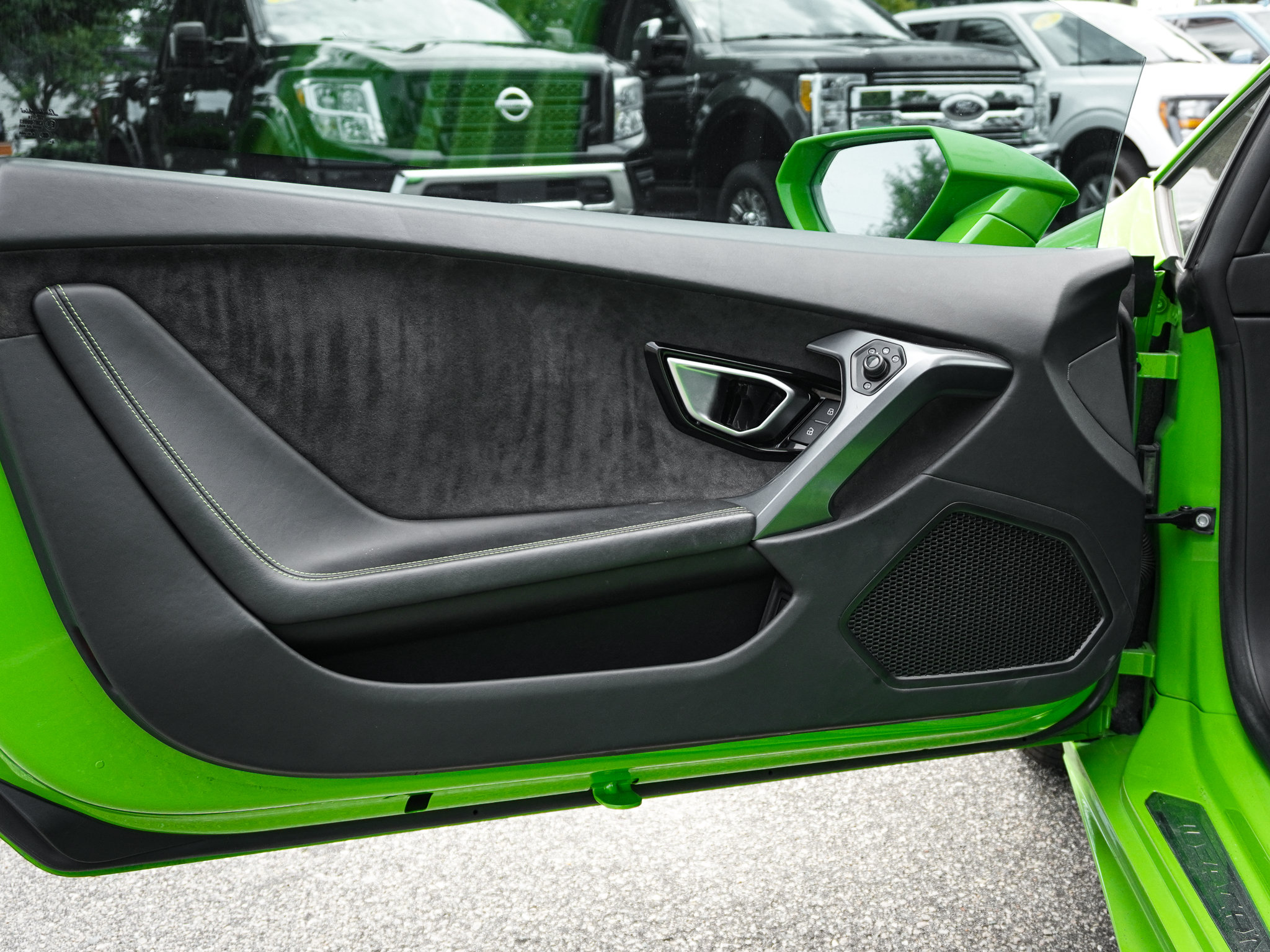 Used 2015 Lamborghini Huracan LP 610-4 AWD/4WD image 17