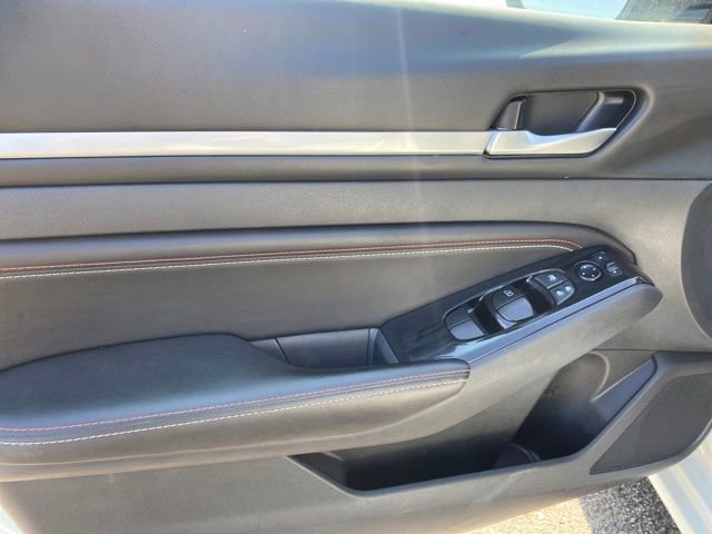 Used 2023 Nissan Altima 2.5 SR AWD/4WD image 17