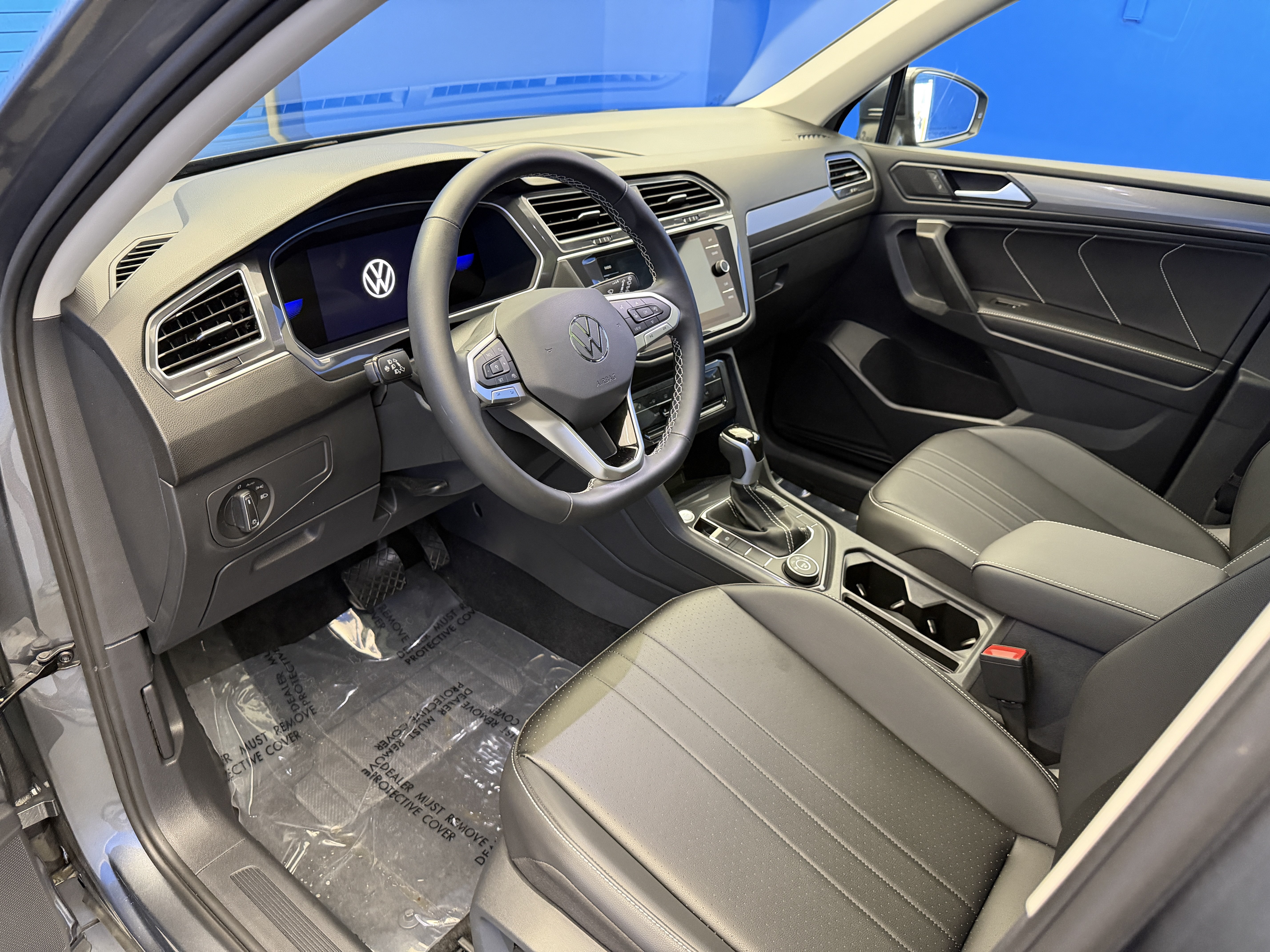 Used 2024 Volkswagen Tiguan SE AWD/4WD image 11