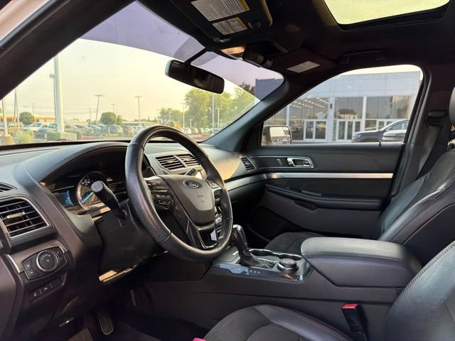Used 2018 Ford Explorer XLT w/ Equipment Group 202A AWD/4WD image 16