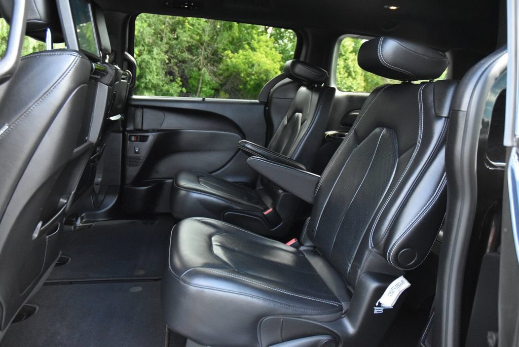 Used 2021 Chrysler Pacifica Touring-L w/ Uconnect Theater Family Group FWD image 33