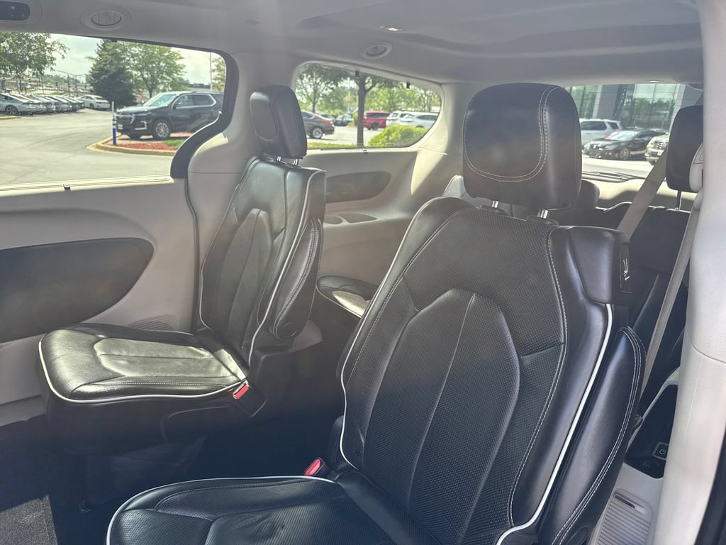 Used 2022 Chrysler Pacifica Limited FWD image 19