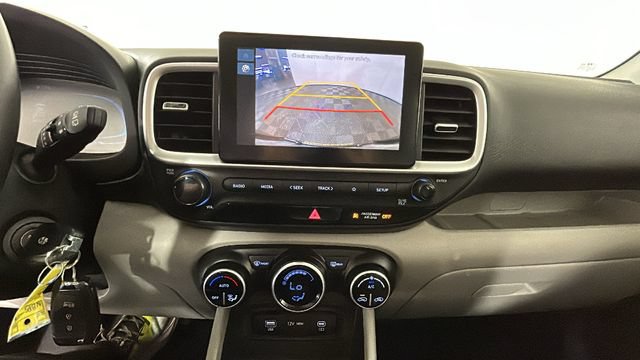 Used 2023 Hyundai Venue SEL FWD image 23