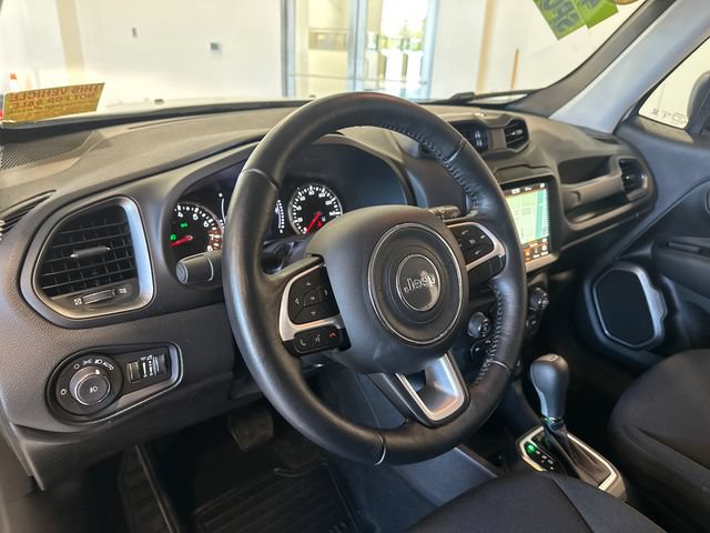 Used 2023 Jeep Renegade Latitude w/ Premium Group AWD/4WD image 9