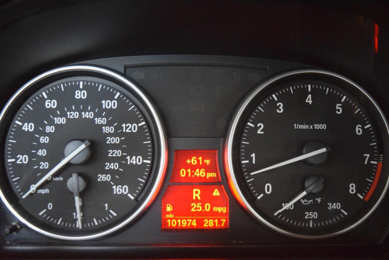 Used 2012 BMW 335i Convertible image 32