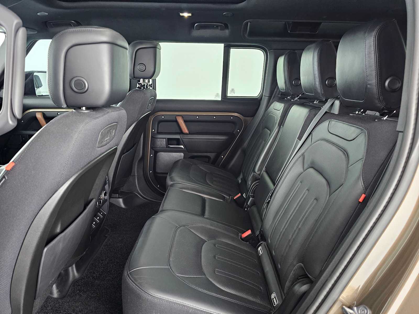 Used 2020 Land Rover Defender 110 X AWD/4WD image 18