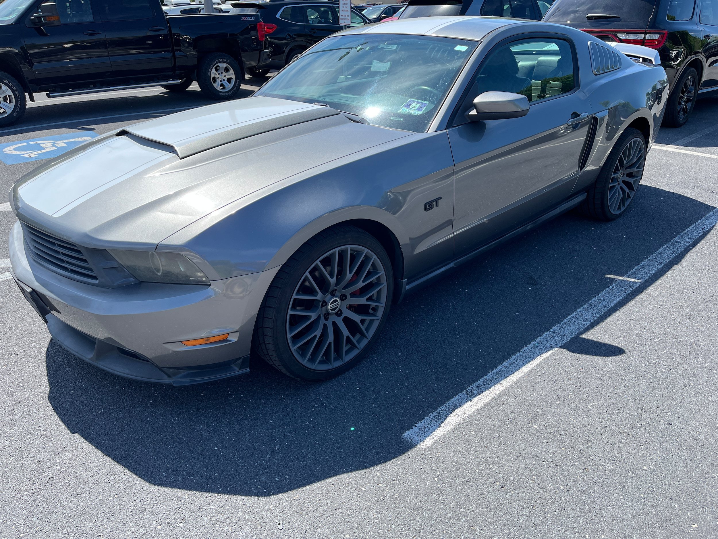 Used 2010 Ford Mustang GT Premium RWD image 19