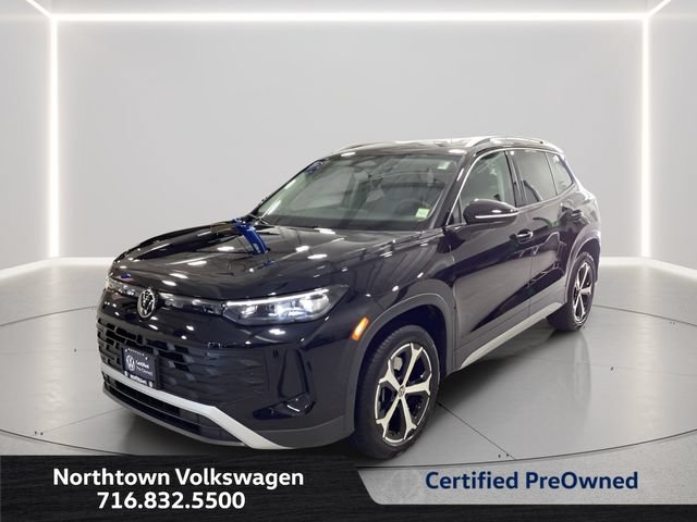 Certified 2025 Volkswagen Tiguan SE w/ Panoramic Sunroof Package AWD/4WD image 1